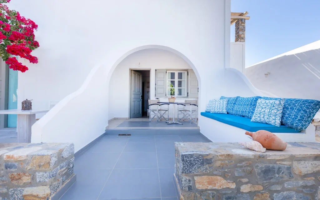 studio with garden view (6)