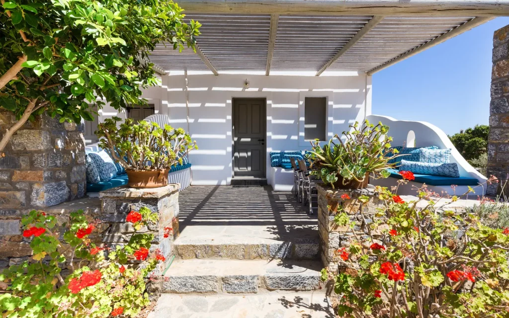 Deluxe Room with Sea View (3)