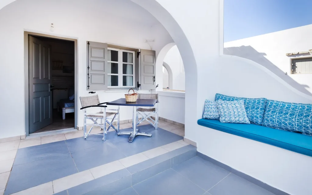 Double Room with Patio (7)